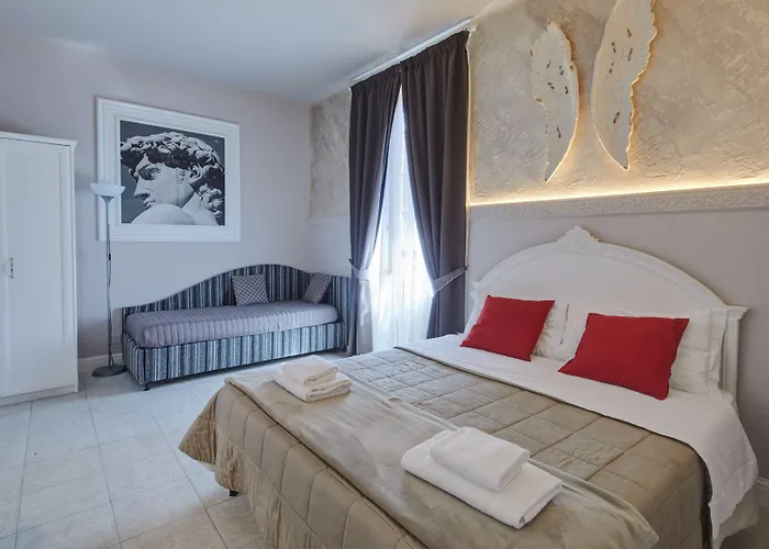 Leone X Guest House