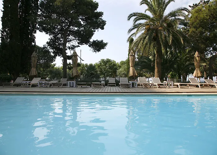 Hotel Trias