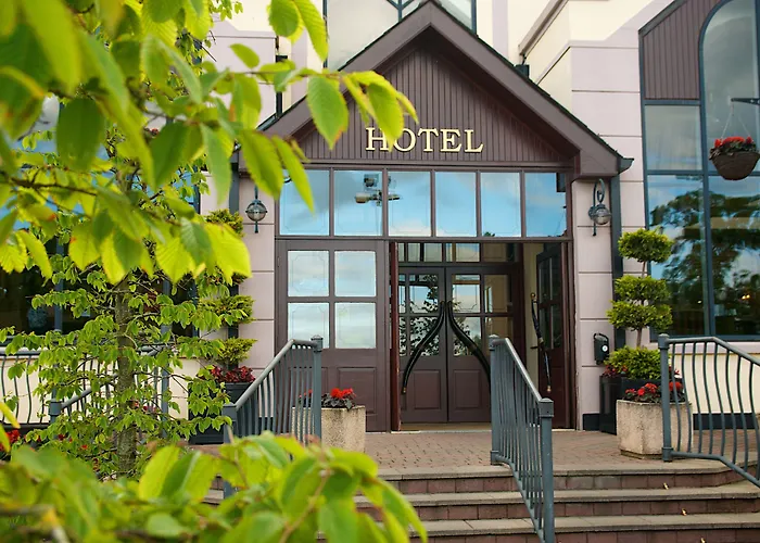 Four Seasons Hotel & Leisure Club