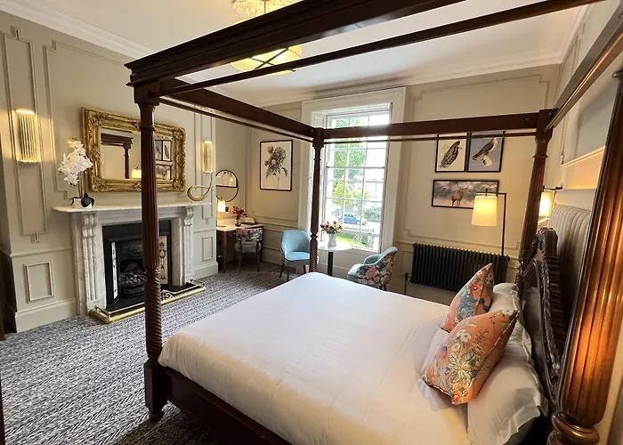Waterloo Town House & Suites