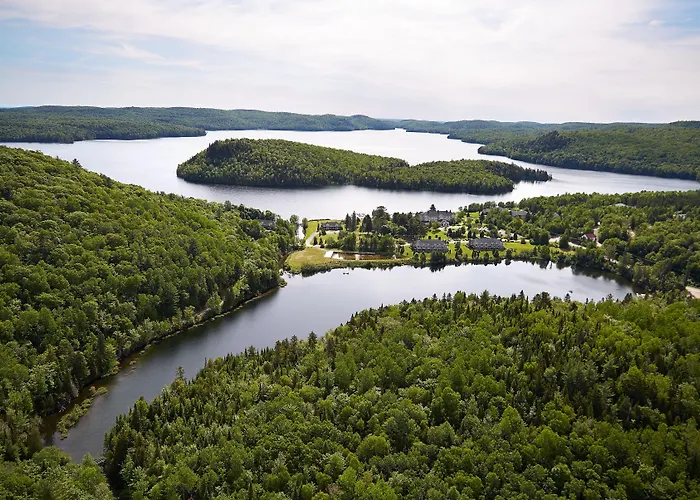 Auberge Du Lac-A-L'Eau-Claire