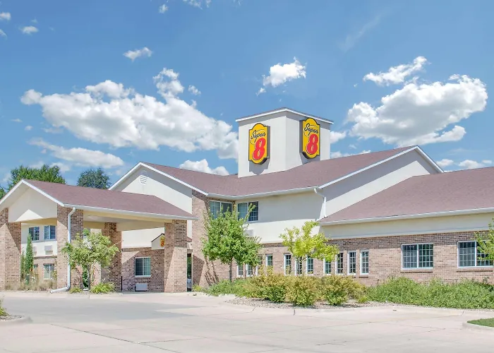 Super 8 By Wyndham Cedar Falls