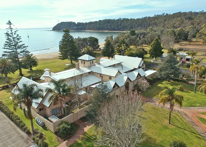 Seahorse Inn Hotel & Villas