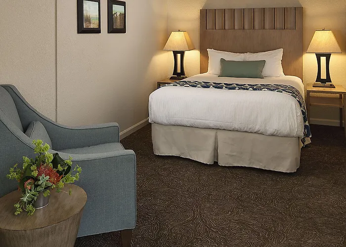 Cambria Landing Inn And Suites
