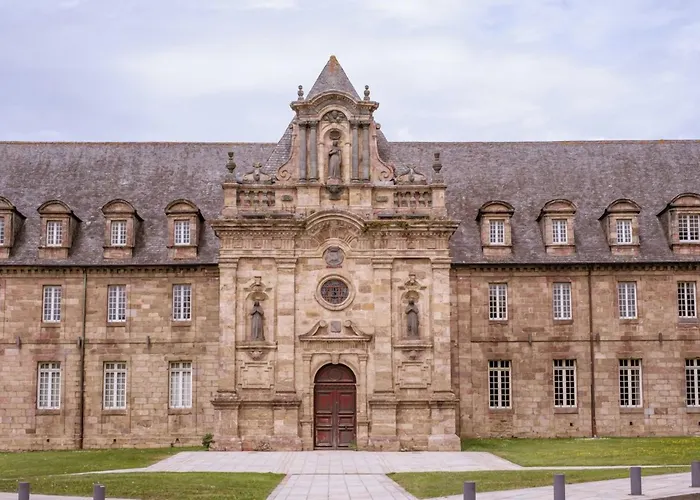 Hôtel ibis Guingamp Cœur de Bretagne Ploumagoar