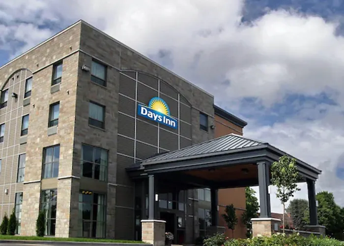 Days Inn By Wyndham Levis