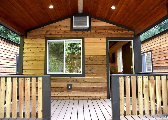 Gateway Inn & Cabins
