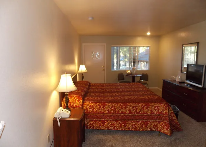 Vintage Lakeside Inn