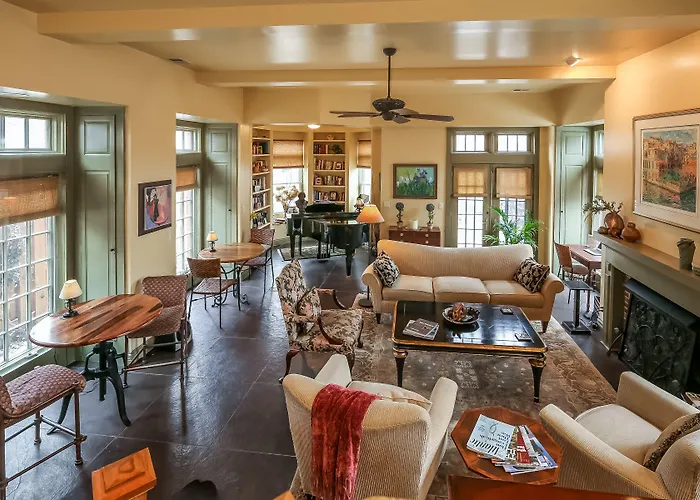 Harvey House Bed & Breakfast