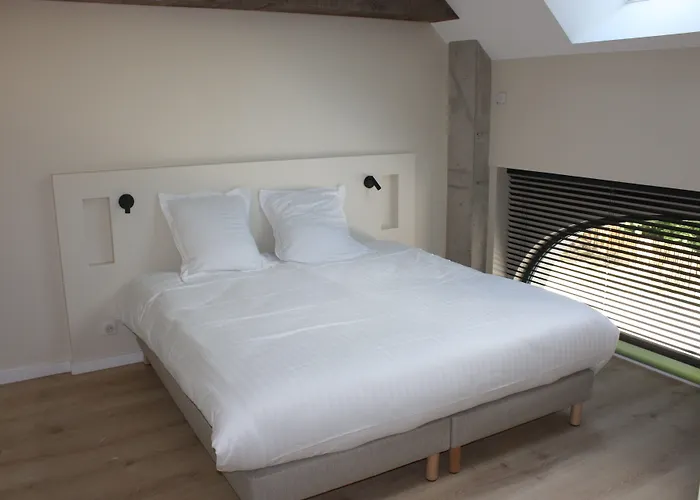 Hotel La Ferme Blanche, The Originals Relais à Lompret