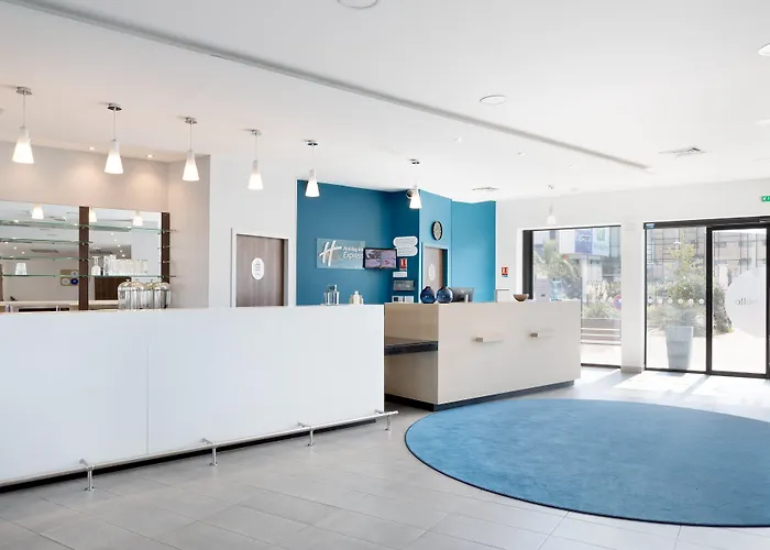 Holiday Inn Express - Marseille Airport By Ihg Vitrolles 