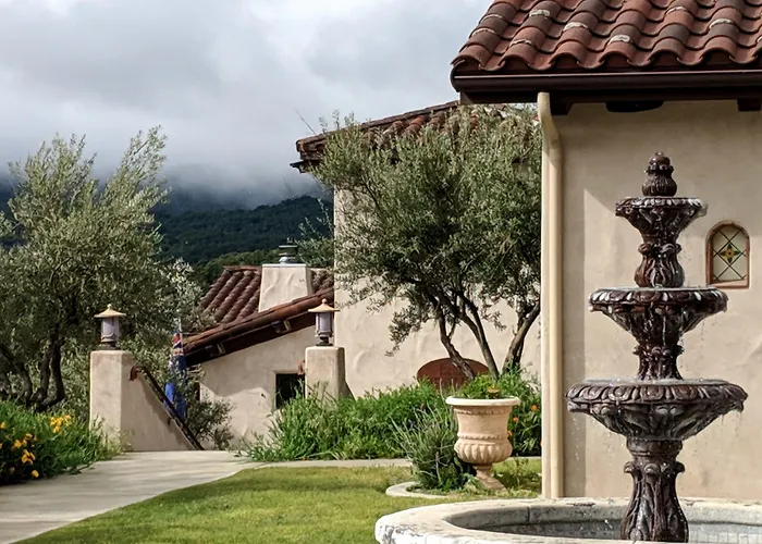 Croad Vineyards - The Inn