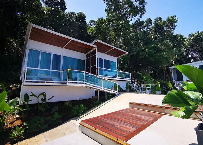 Alunan Resort Kampong Pasir Hantu