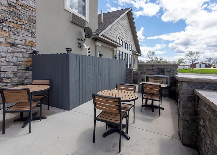Grandstay Hotel & Suites - Morris