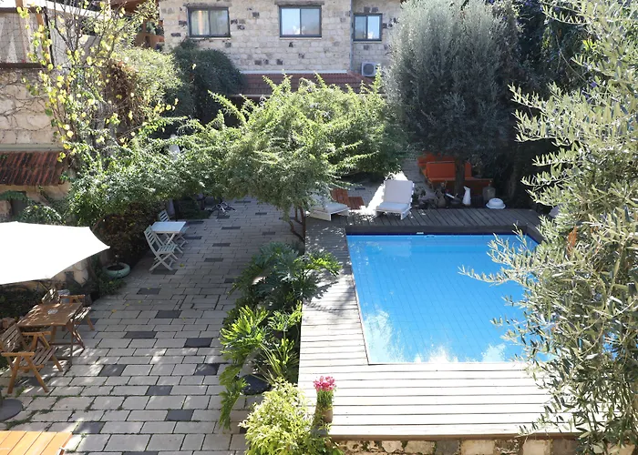 Shulamit Yard