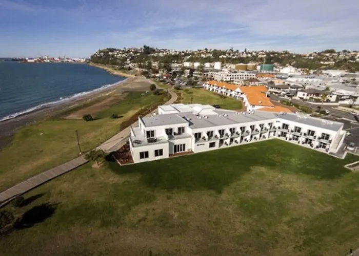 East Pier Hotel
