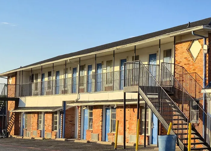 Cole Manor Motel By Oyo Love Field Market Center