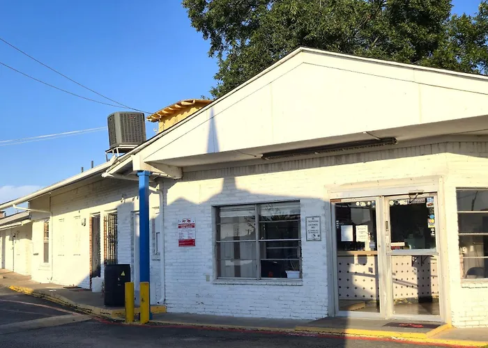 Cole Manor Motel By Oyo Love Field Market Center