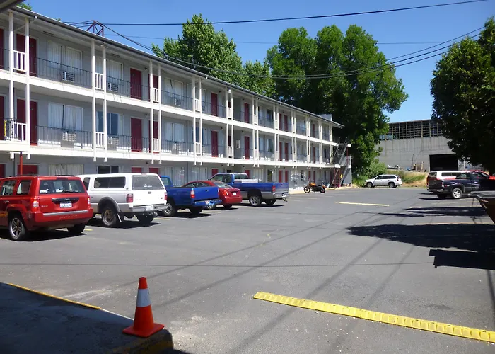 Cougar Land Motel