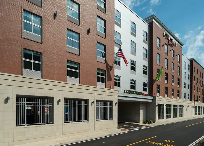 Courtyard By Marriott Edgewater Nyc Area