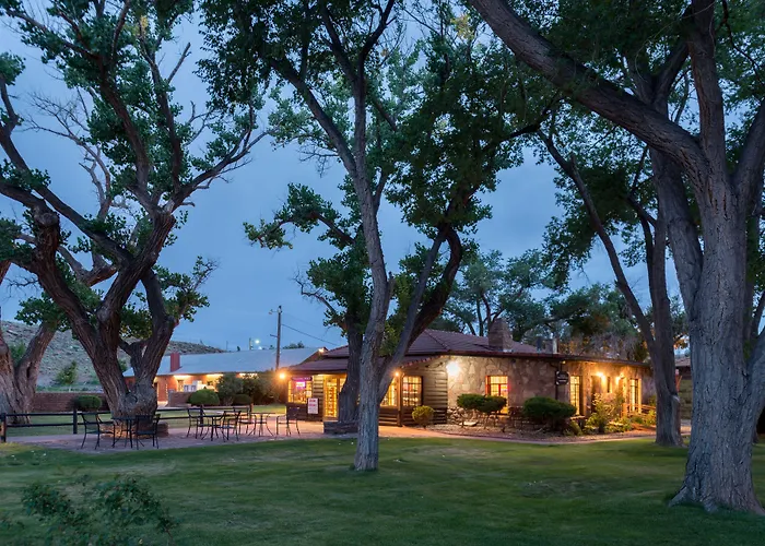 Thunderbird Lodge