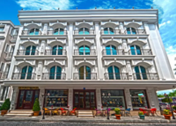 The Magnaura Palace Hotel