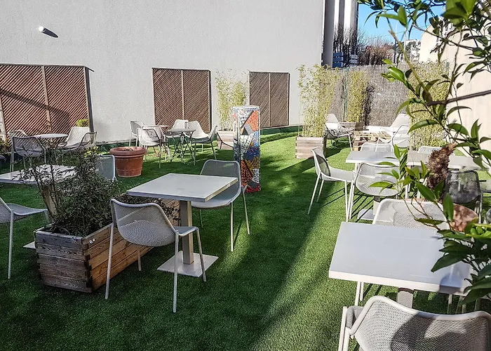 Esatitude Hotel