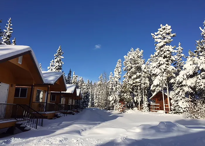 Northern Rockies Lodge Muncho Lake