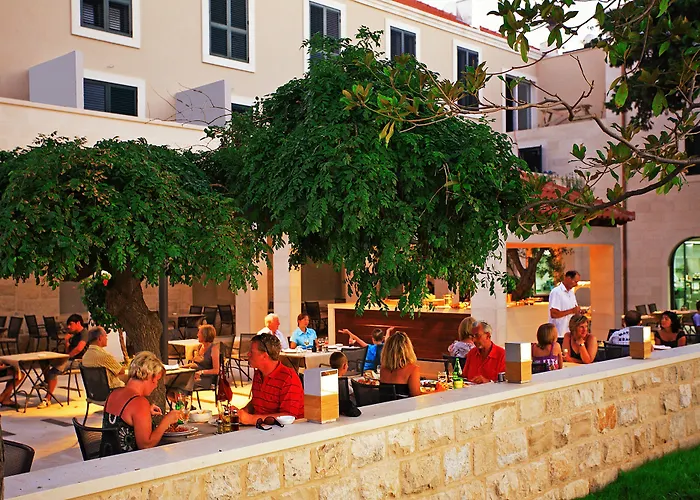 Hotel Lipa Postira