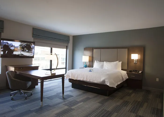 Hampton Inn & Suites St. Paul Downtown