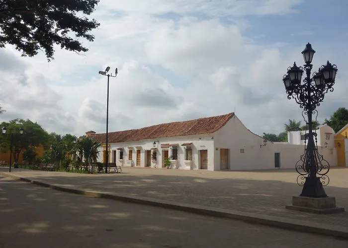 La Casa Amarilla
