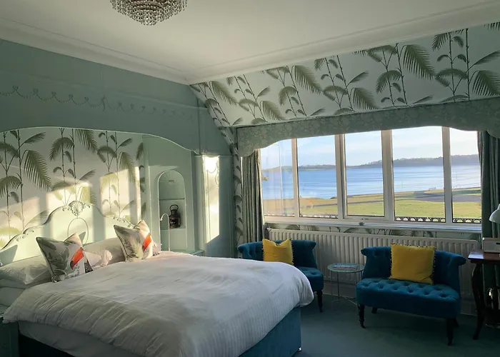 Cairn Bay Lodge