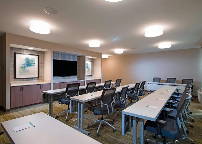 Courtyard By Marriott Atlanta Alpharetta/Avalon Area
