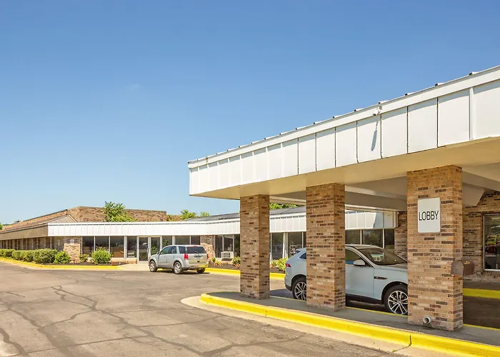 Oyo Hotel Mona Lake Muskegon