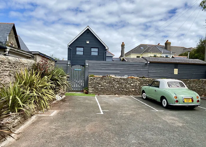 Brightham House - Exclusively For Adults