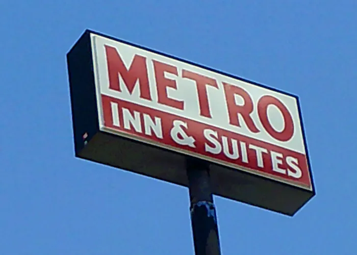 Metro Inn & Suites
