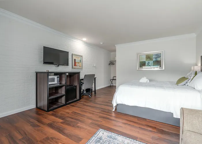 Crewe Boutique Inn