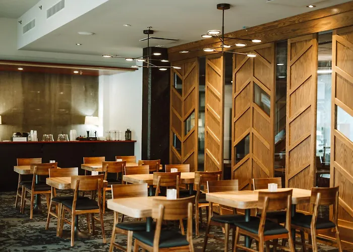 Four Points By Sheraton Levis Convention Centre