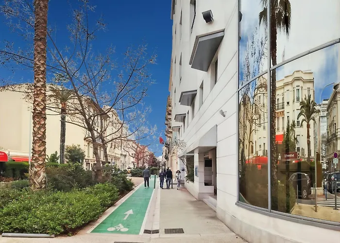 Goldstar Apartments & Suites