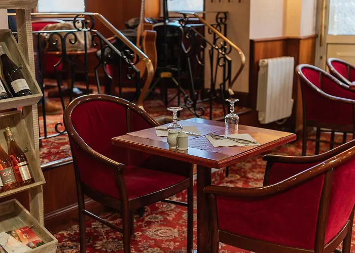 BRIT HOTEL Le Lion d'Or CHINON