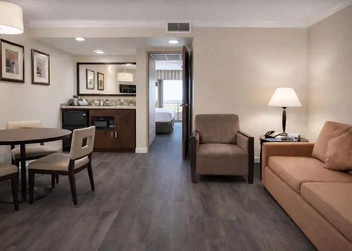 Grand & Suites