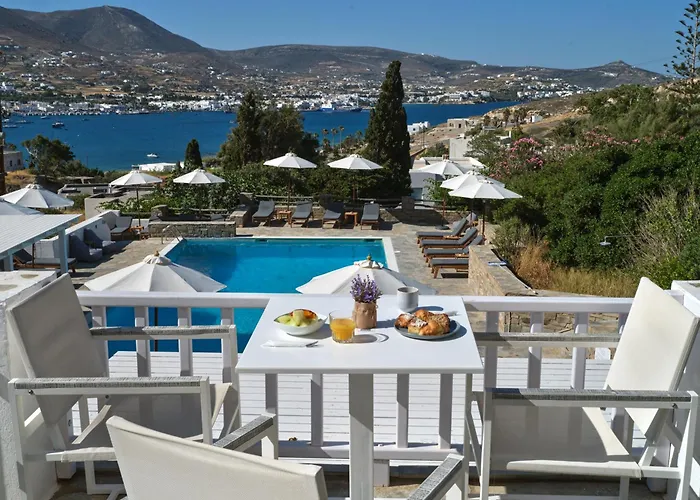 Akrotiri Hotel