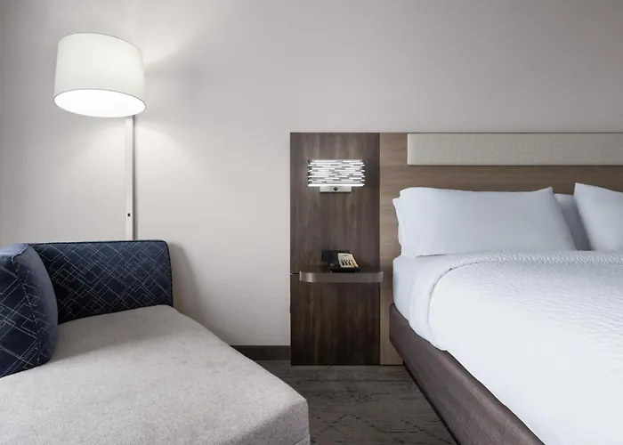 Holiday Inn Express Pembroke By Ihg