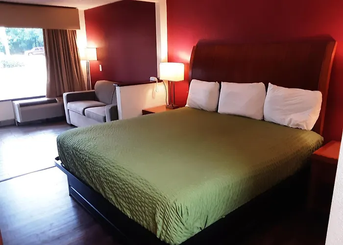 Econo Lodge Inn & Suites Griffin North