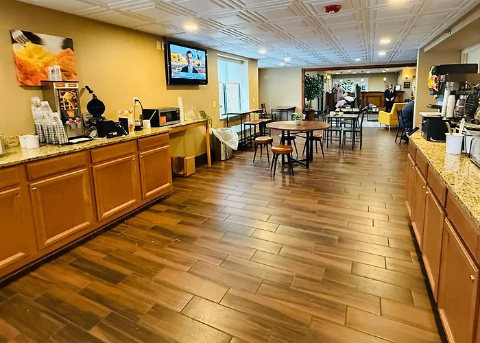 Wingate By Wyndham Utica