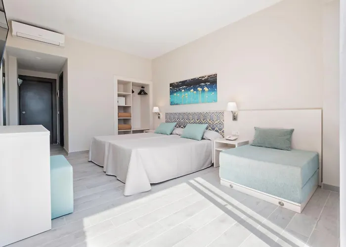 Azuline Hotel Llevant