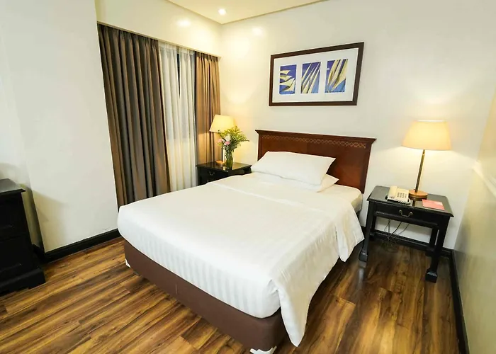 Court Meridian Hotel & Suites