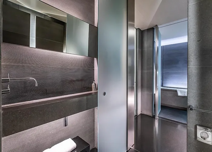 Grosvenor House Suites