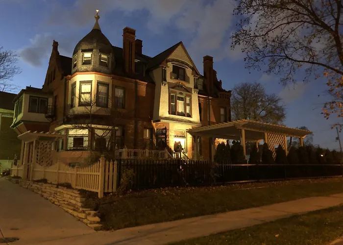 Schuster Mansion Bed & Breakfast