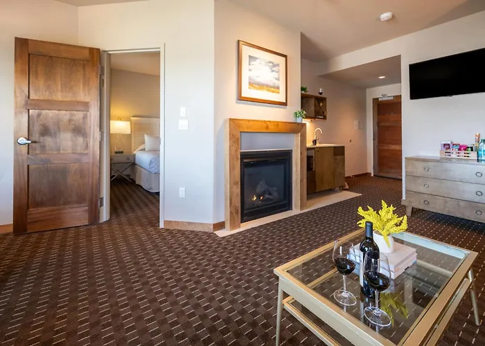 The Lodge At Columbia Point